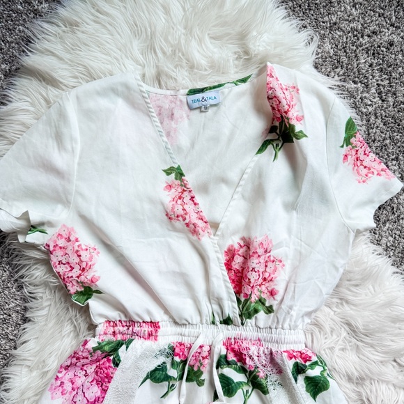 Teal & Tala | Floral Shortie Romper - Picture 6 of 7